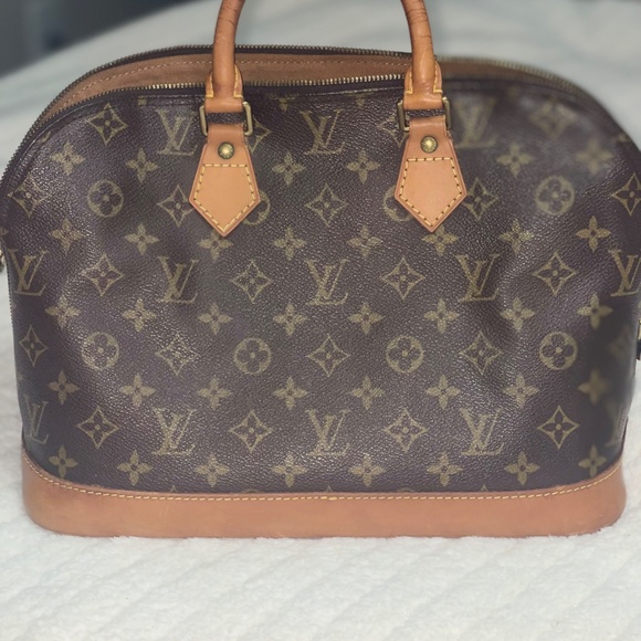 Authentic Louis Vuitton Alma PM - Picture 2 of 11
